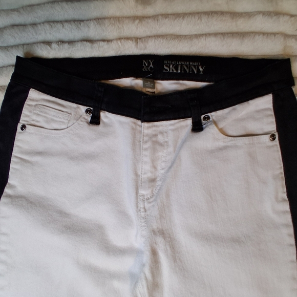 NWOT New York & Company SITS AT LOWER WAIST  Skinny Jeans - Picture 4 of 8
